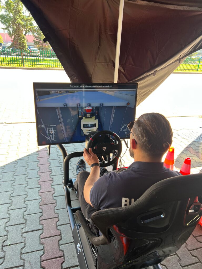 symulator jazdy wózkiem widłowym
