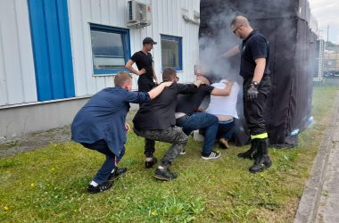 komora dymowa ewakuacja przez zadymiony namiot przejście przez zadymiony namiot